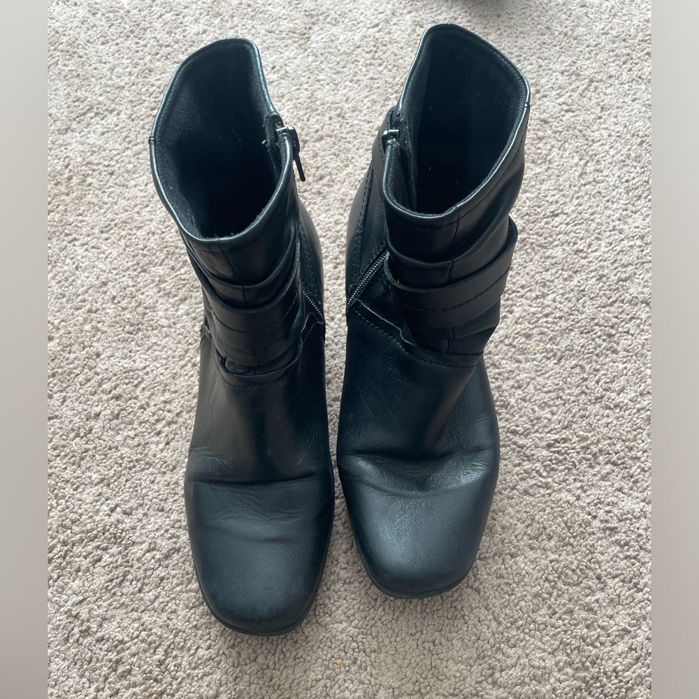 Earth Origins black ankle boots. Size 8.5W.